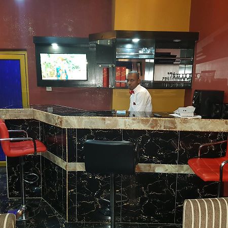 The Resident Hotel Owerri Kültér fotó