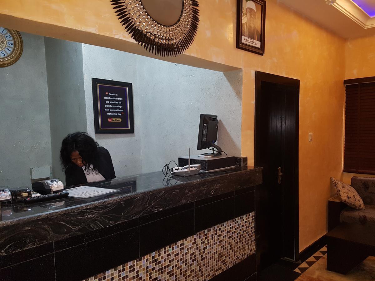The Resident Hotel Owerri Kültér fotó